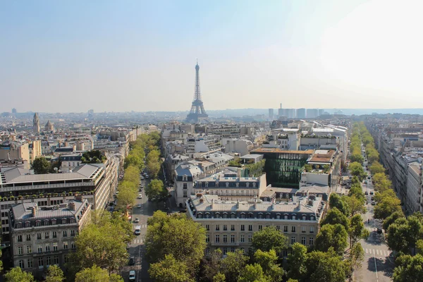 パリの多様な建築の屋根からの眺め. — ストック写真