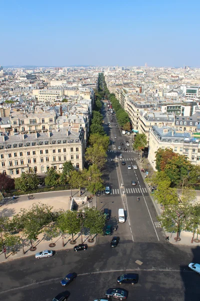 Pohled ze střechy rozmanitá architektura Paříže. — Stock fotografie