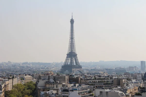 Utsikten fra taket av Paris 'mangfoldige arkitektur . – stockfoto