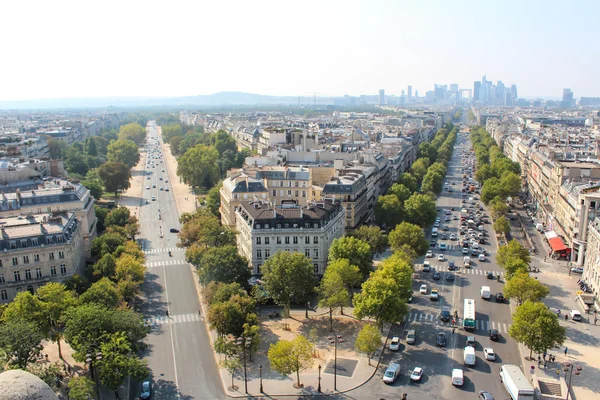 Farklı mimari Paris çatısı görüntüsü.