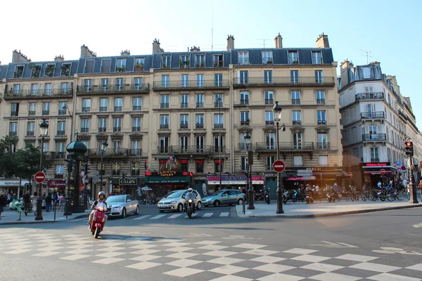 Paris, França - SETEMBRO 04, 2012: As ruas centrais de Paris — Fotografia de Stock