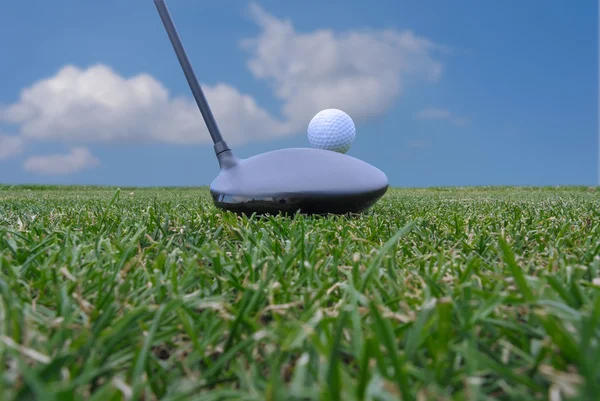 Golf bestuurder en bal — Stockfoto