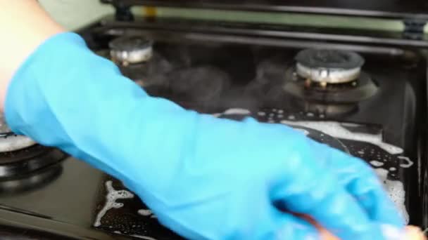 Cuisinière à gaz pour le nettoyage des mains, Ustensiles de cuisine — Video