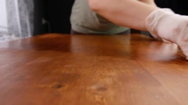 Balmumu yağıyla ahşap yüzeylerin restorasyonu