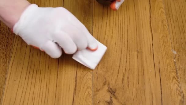 Gloved restorer restoration of chips on the laminate — Stock Video