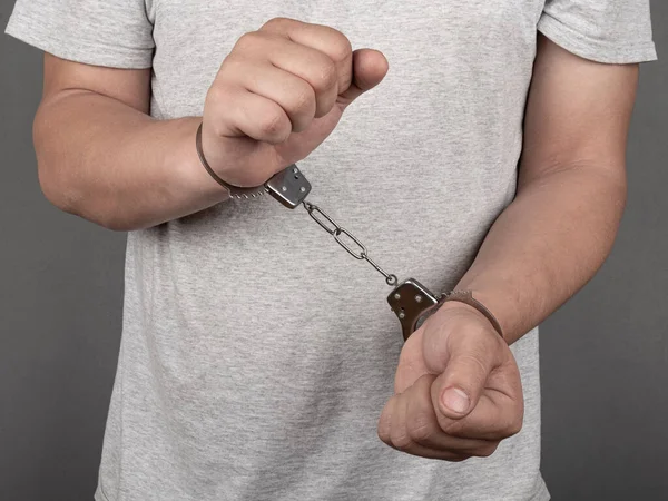 Mann Versucht Aus Handschellen Entkommen Verbrecher Festgenommen — Stockfoto