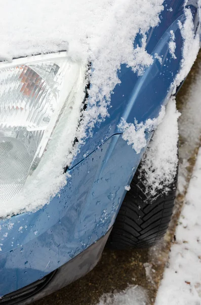 Neve Cobre Canto Frontal Carro Motor — Fotografia de Stock