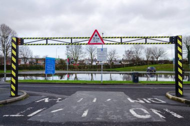Mold, Flintshire; Birleşik Krallık: 28 Ocak 2021: Kuzey Galler 'in pazar kasabası Mold' daki Love Lane otoparkı son fırtınalar ve aşırı sağanak yağış sonrasında sular altında kaldı.