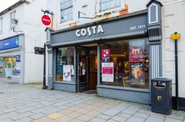 Mold, Flintshire; Birleşik Krallık: 28 Ocak 2021: Bir perşembe günü öğleden sonra çok sakin bir küf merkezi. İşletmelerin ticarete devam etmesine izin veriliyor