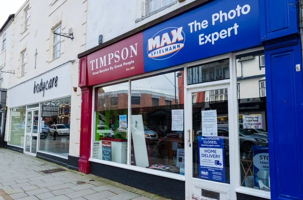Mold, Flintshire; Birleşik Krallık: 28 Ocak 2021: Bir perşembe günü öğleden sonra çok sakin bir küf merkezi. Bir Timpson ve Max Spielmann mağazası geçici olarak kapalıdır..