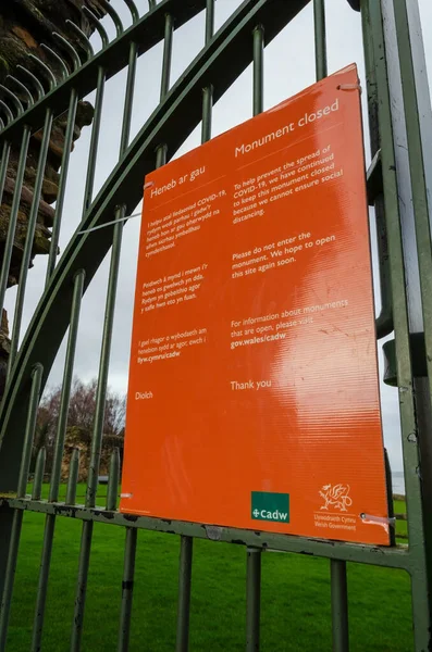 Flint; Birleşik Krallık: 28 Ocak 2021: Flint Kalesi 'nin giriş kapıları kapalı ve kilitli, çünkü ziyaretçilerin salgın sırasında anıta girmesine izin verilmiyor.