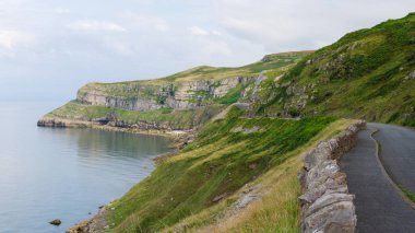 Great Orme 'un manzarası, Marine Drive otobanından görüldü..