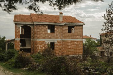 bitmemiş ev veya ev