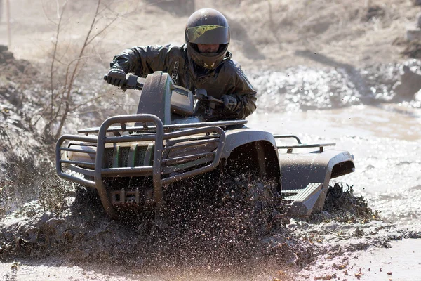 極端な atv を運転 — ストック写真