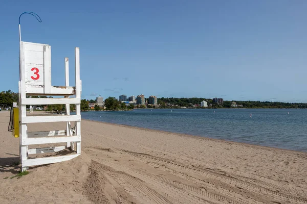 Centenial Beach, Barrie, Ontario 'da cankurtaran sandalyesi.
