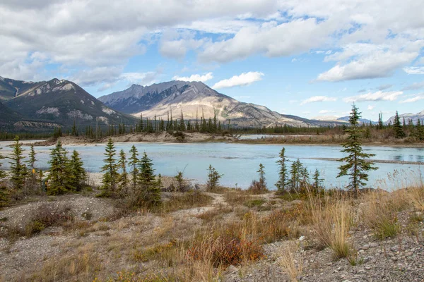 Uitzicht Het Meer Bergen Bij Jasper National Park Alberta Canada — Stockfoto