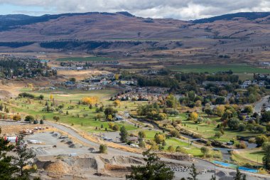 Merritt, British Columbia, Kanada 'daki manzaralı dağ ve vadi manzarası