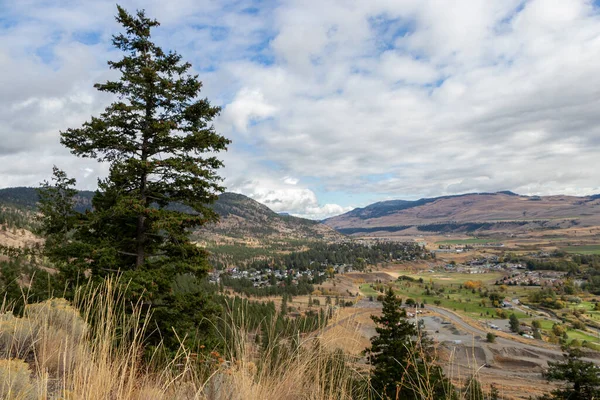 Merritt 'in dağ manzarası, Britanya Kolumbiyası, Kanada Bir sonbahar günü