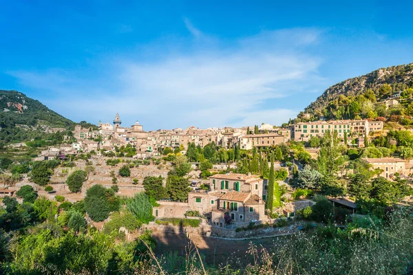 Küçük kasaba Valldemossa güzel görünümü — Stok fotoğraf