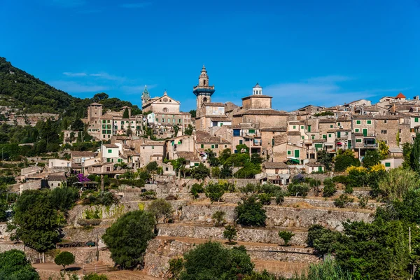 Küçük kasaba Valldemossa güzel görünümü — Stok fotoğraf