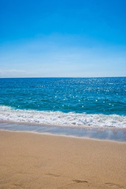 Kumlu sahil ve deniz