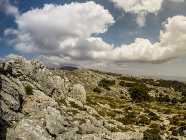 Mallorca Adası, Spai'nın Batı tarafında güzel dağlar