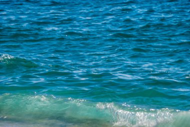 Kumlu sahil ve deniz