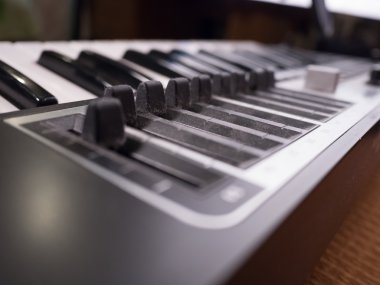 dijital müzik piyano synthesizer