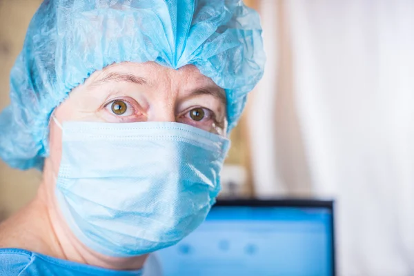Doctor looking seriously — Stock Photo, Image
