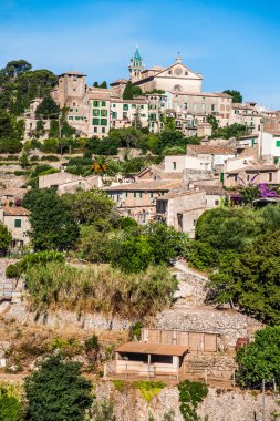 Küçük kasaba Valldemossa güzel görünümü