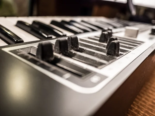 Sintetizador de piano musical digital — Foto de Stock