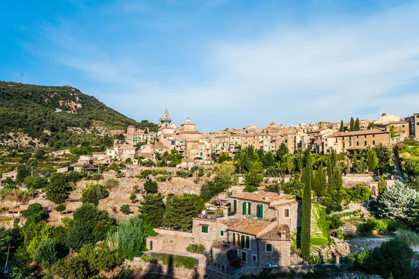 Küçük kasaba Valldemossa güzel görünümü — Stok fotoğraf