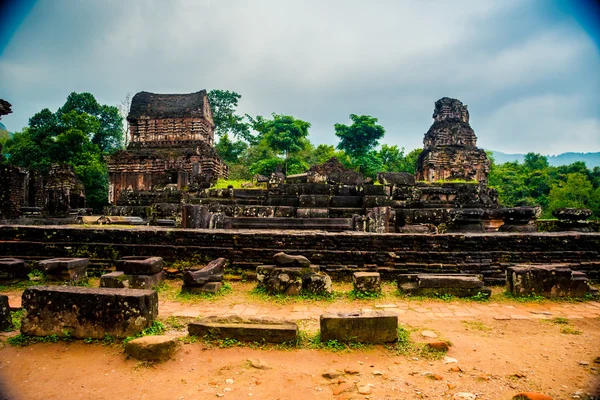 私の息子は、古代ヒンドゥー教の tamples — ストック写真