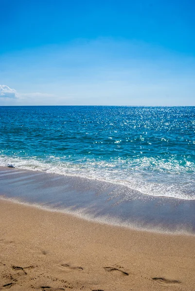 Zandstrand en zee — Stockfoto