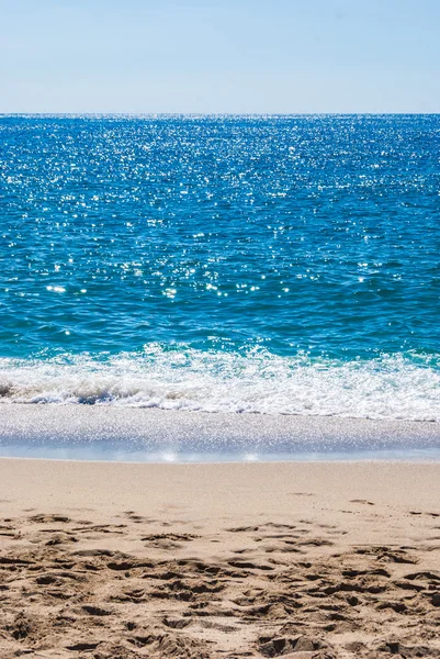 Playa de arena y mar — Foto de Stock