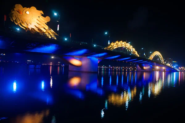 Jembatan Naga di malam hari di Da Nang, Vietnam . — Stok Foto