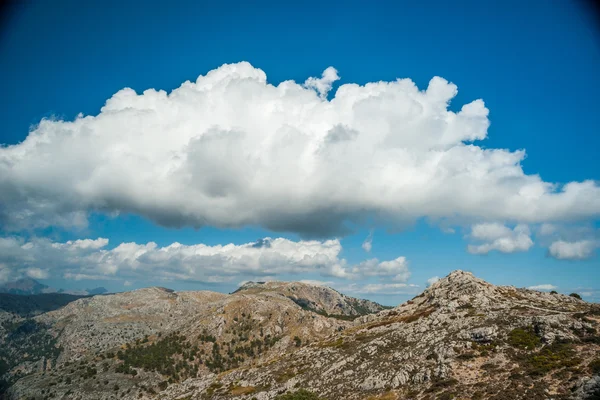 Belle montagne nella parte occidentale dell'isola di Maiorca, Spai — Foto Stock