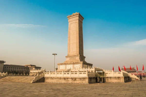 Monument to the Peoples Heroes on Tiananmen Square, Beijing — Stock Photo, Image