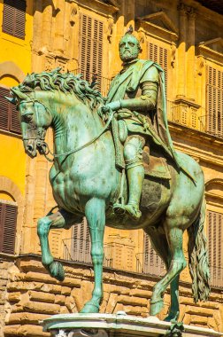 Cosimo de'Medici Floransa'nın atlı heykeli