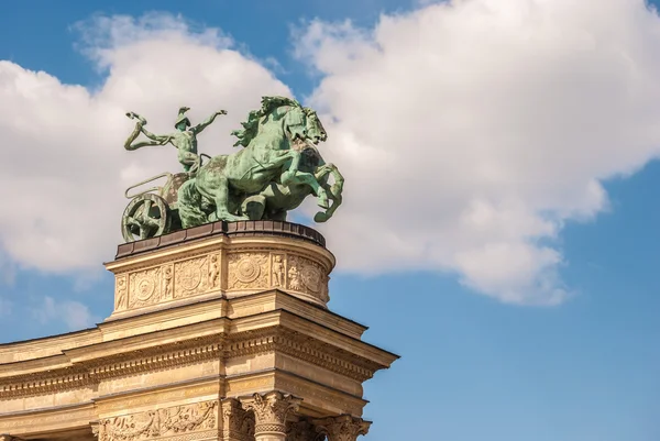 Detail pomníku na náměstí hrdinů v Budapešti — Stock fotografie