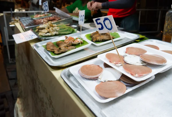 Mercato del pesce vicino a Bangkok, in Thailandia — Foto Stock