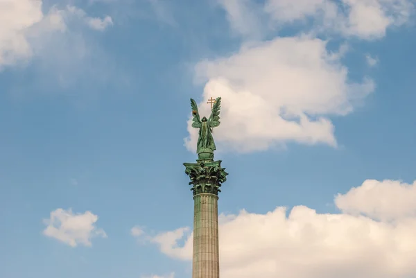 Detalle del monumento en la plaza de los Héroes de Budapest — Foto de Stock