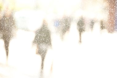 Kışın şehir commuters