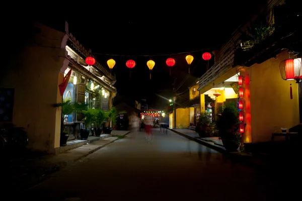 Night view of a street in Hoi An, Vietnam. — Stock Photo, Image