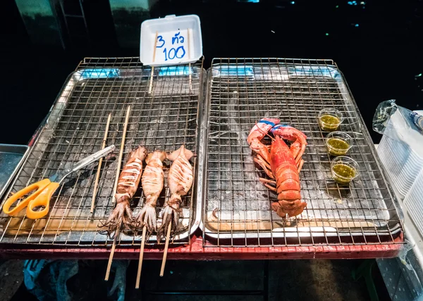 Fischmarkt in der Nähe von Bangkok, in Thailand — Stockfoto