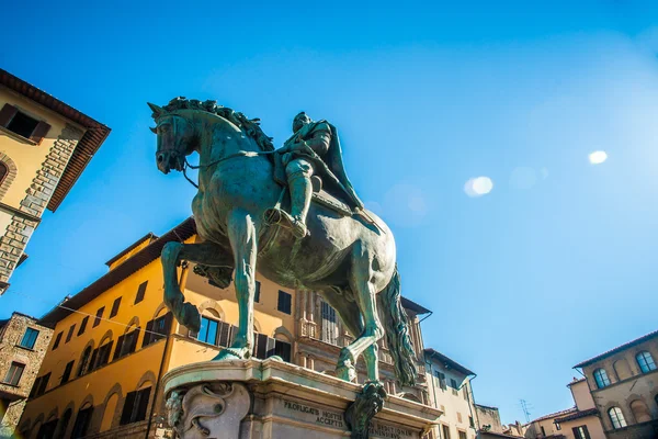 Конная статуя Козимо Медичи во Флоренции — стоковое фото