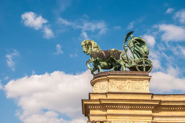 Detail pomníku na náměstí hrdinů v Budapešti — Stock fotografie