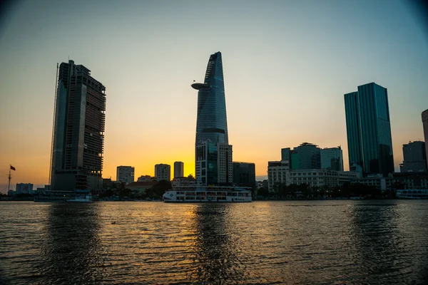 Panorama över Ho Chi Minh tittade på över floden Saigon — Stockfoto