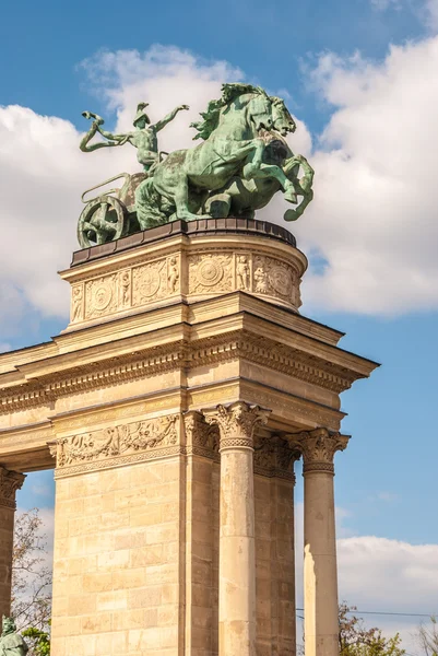 Detail pomníku na náměstí hrdinů v Budapešti — Stock fotografie