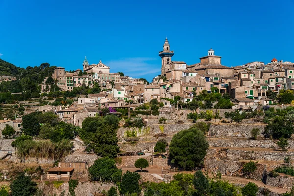 Küçük kasaba Valldemossa güzel görünümü — Stok fotoğraf